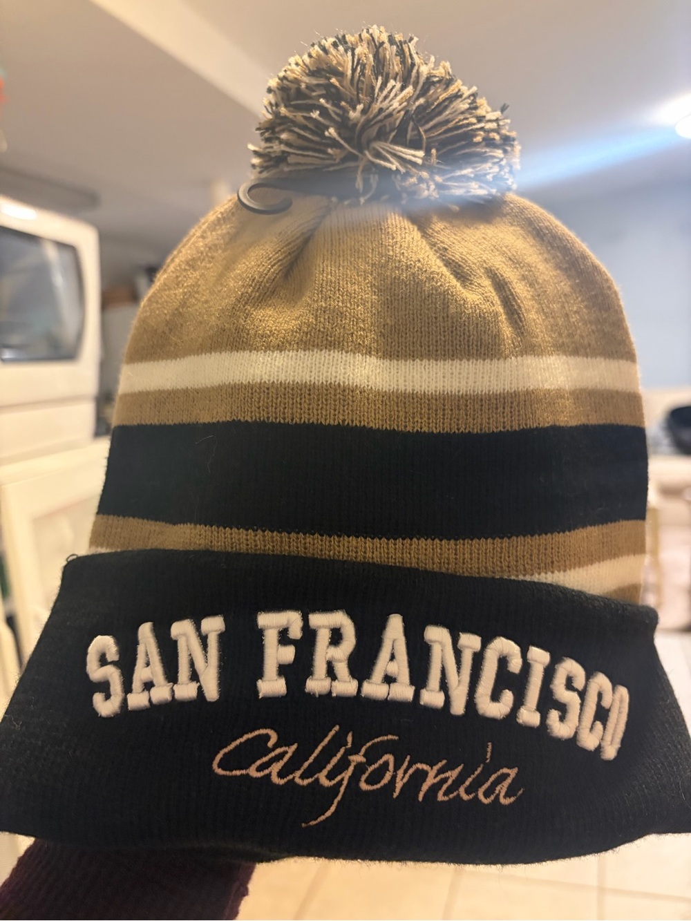San Francisco California Pom Pom Beanie - Black & Gold